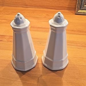 Vintage Pfaltzgraff Stoneware Heritage White pattern salt and pepper shakers set